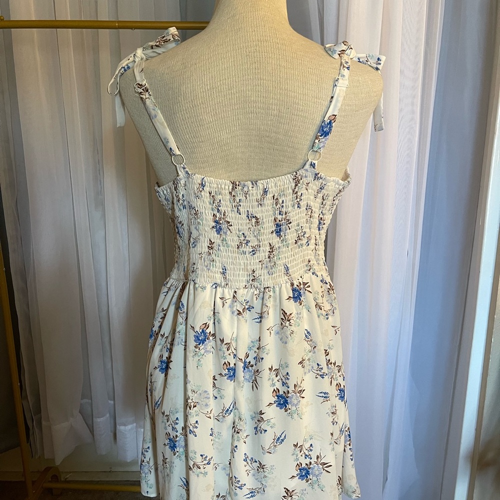 Lily Rose White and Blue Floral Dress - Picture 3 of 4